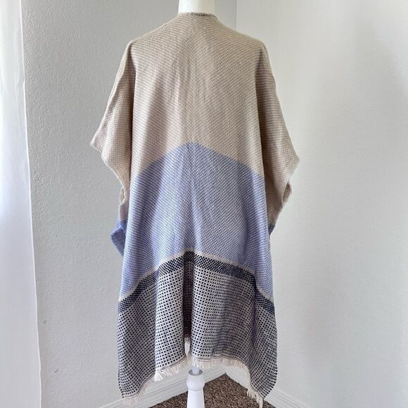 Do everything in Love poncho - Picture 2 of 5